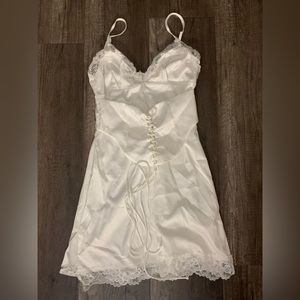 White going out/night gown